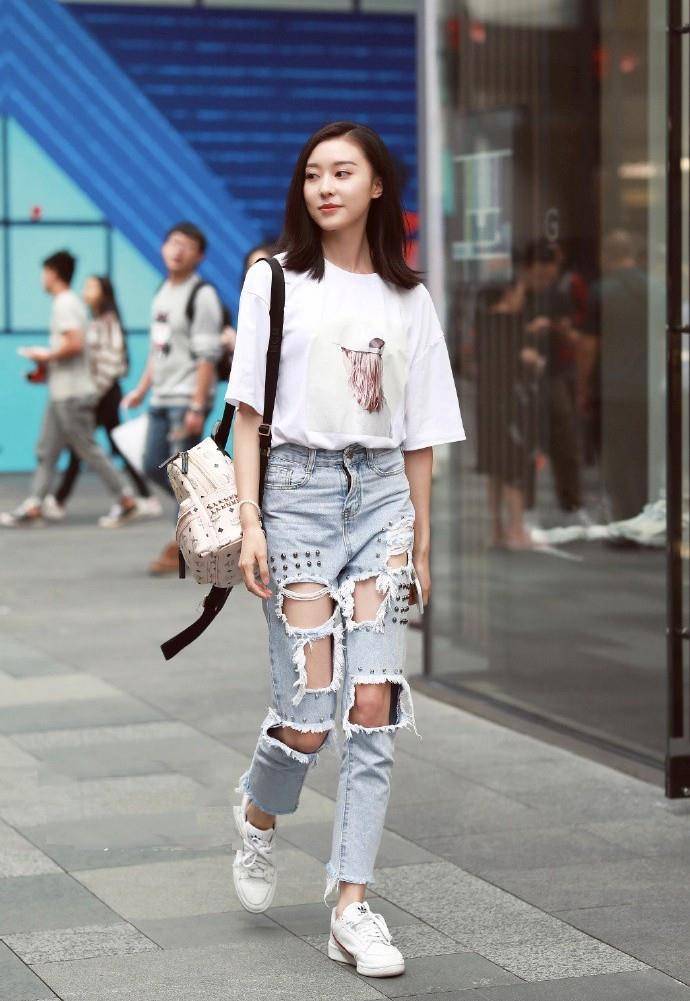 最新街拍女，時尚街頭，最新潮流女模街拍精選