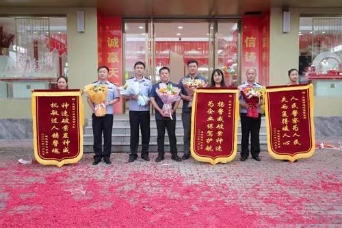 鳳城金店盜竊案最新進(jìn)展，警方破案追蹤，揭秘犯罪手段及預(yù)防措施，鳳城金店盜竊案告破，警方詳解作案手法及防范攻略