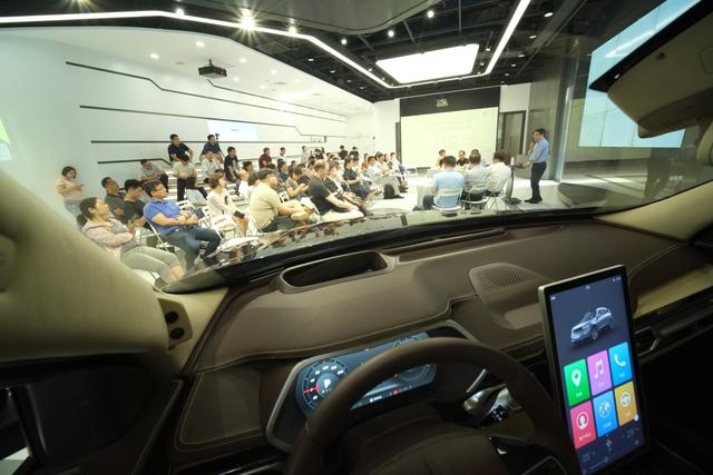 買新能源車帶充電的嗎，新能源車購買是否包含充電設(shè)施？
