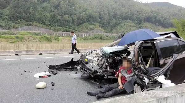 河?xùn)|村最新車禍新聞，事故原因分析及預(yù)防措施，河?xùn)|村車禍追蹤，原因剖析與預(yù)防攻略
