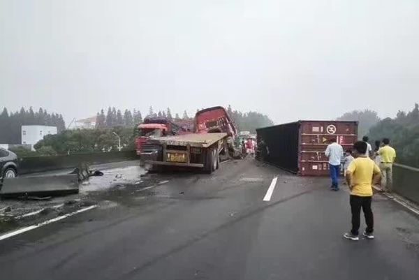 雙宜大橋車禍最新消息，雙宜大橋車禍?zhǔn)录崟r報道